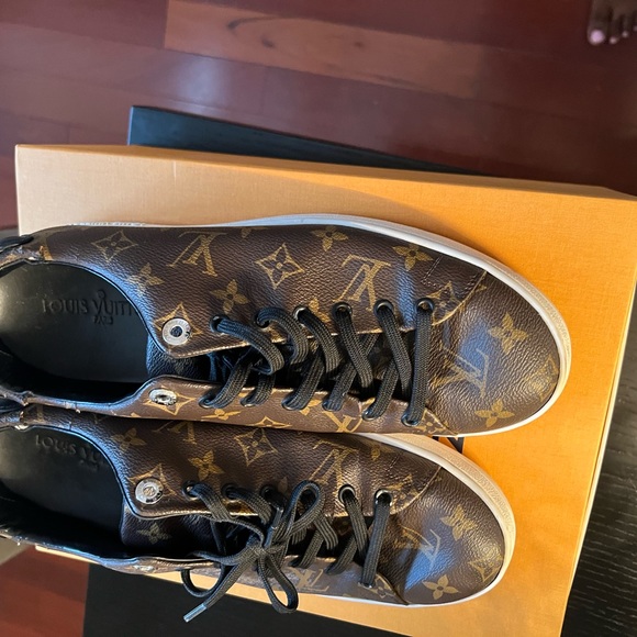 Men’s Louis Vuitton sneaker - Picture 2 of 9